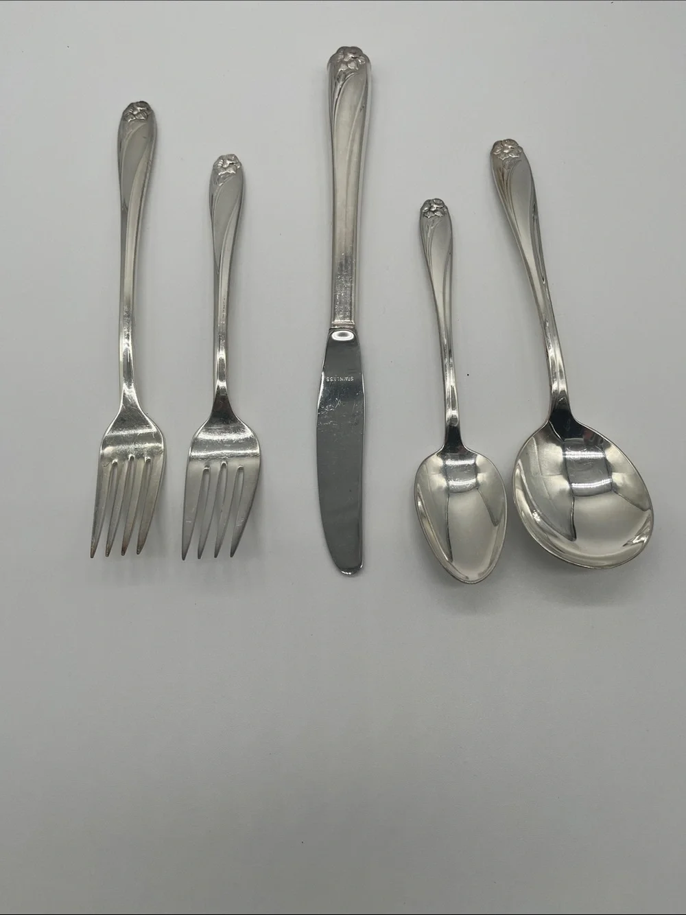 54 piece Daffodil pattern Rogers Brothers 1847 silver plate set.